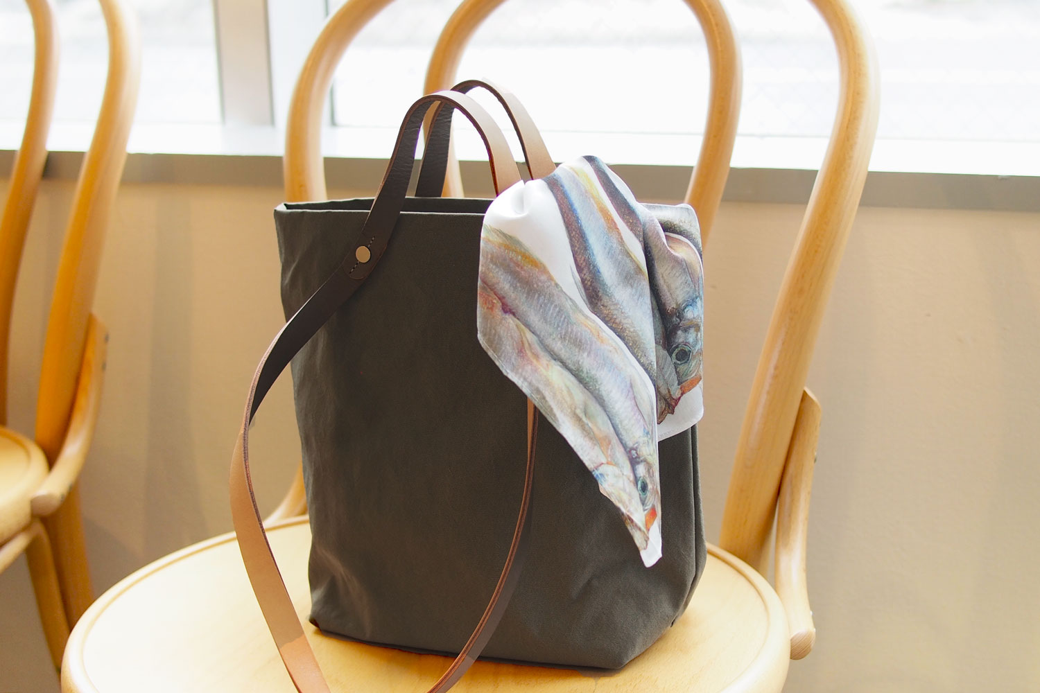 ししゃもハンカチ ／ 加藤休ミ